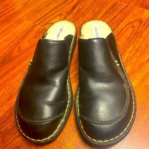 Women’s Cherokee slip on black leather dress shoes